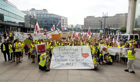 Streikbeteiligung im Einzelhandel nimmt zu: Am Freitag versammel... Streikbeteiligung im Einzelhandel nimmt zu: Am Freitag versammel...
