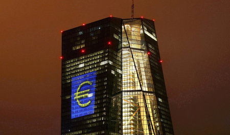 Ein ständiges Ärgernis: Die Zentrale der EZB in Frankfurt am Mai...