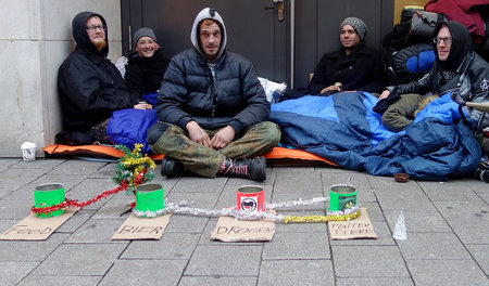 Obdachlose vor einem Hauseingang in Hamburg (8. Dezember 2016)