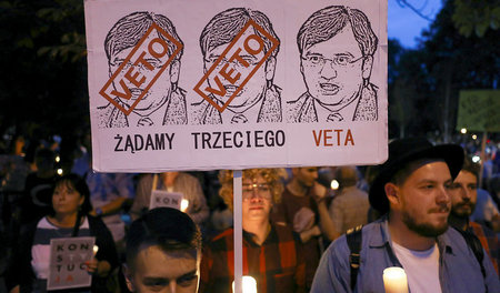 Ein Veto fehlt: Demonstranten fordern am 24. Juli in Krakow Pole...