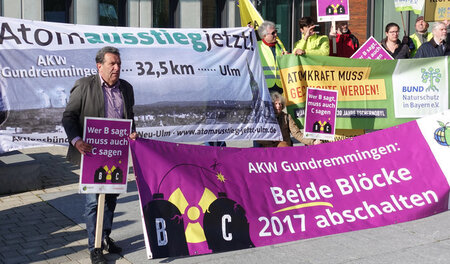 Geht es nach ihnen, sollen beide Reaktorblöcke noch dieses Jahr ...