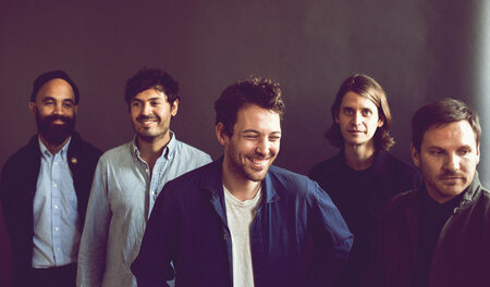 Neue Freiheit »obenrum«: Die Fleet Foxes um Robin Pecknold (Mitt... Neue Freiheit »obenrum«: Die Fleet Foxes um Robin Pecknold (Mitt...