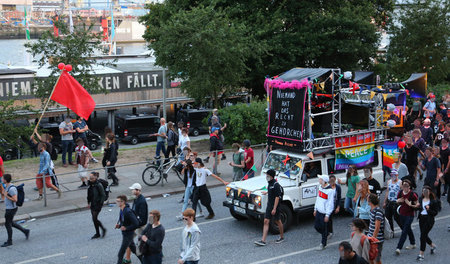 Nicht überall bedeutet Queerfeminismus, sich gegenseitig verbal ... Nicht überall bedeutet Queerfeminismus, sich gegenseitig verbal ...