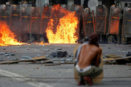 Brennende Barrikaden gegen die Wahlen: Caracas am Mittwoch Brennende Barrikaden gegen die Wahlen: Caracas am Mittwoch