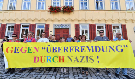 Bürger protestierten schon am 11. Juli gegen das Rechtsrockfesti... Bürger protestierten schon am 11. Juli gegen das Rechtsrockfesti...