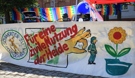 Friedensaktion in Letzlingen (Sachsen-Anhalt) im August 2015. Fü...