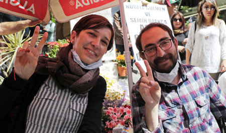 Nuriye Gülmen (links) und Semih Özakca am 10. Mai in Ankara, vor...