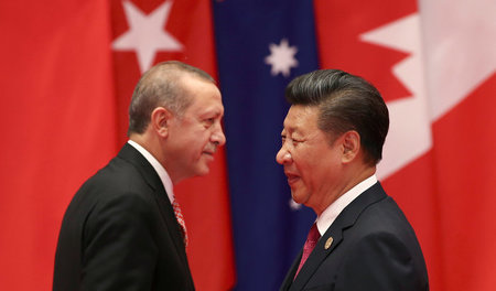 Chinas Präsident Xi Jinping und sein türkischer Amtskollege Rece...