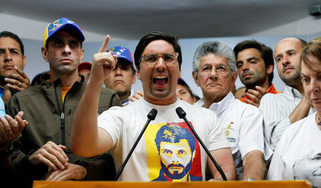 Bröckelnde Einheit: Freddy Guevara (Mitte) mit Henry Ramos Allup...