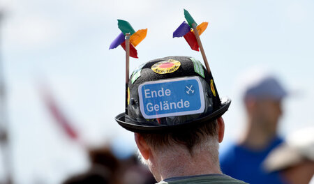Teilnehmer einer Demonstration gegen Braunkohleabbau im August 2...