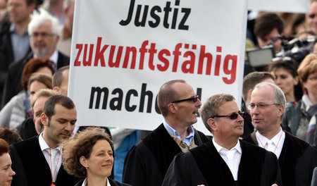 Im Mai 2015 protestierten Richter und Staatsanwälte in Potsdam g...