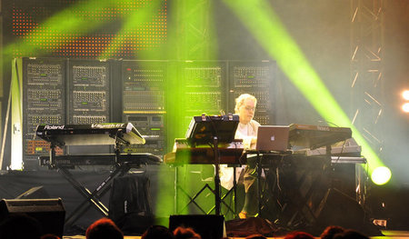 Eine feste Elektroburg ist unser Gott: Klaus Schulze im Jahr 200... Eine feste Elektroburg ist unser Gott: Klaus Schulze im Jahr 200...