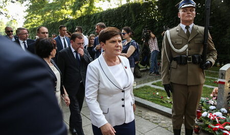 Die polnische Regierungschefin Beata Szydlo bei einer Gedenkvera... Die polnische Regierungschefin Beata Szydlo bei einer Gedenkvera...