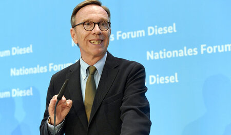 Kann vorerst Sieg für Autobranche nach »Dieselgipfel« vermelden:... Kann vorerst Sieg für Autobranche nach »Dieselgipfel« vermelden:...