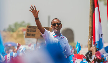 Siegessicher: Paul Kagame (FPR) wenige Tage vor der Wahl in der ... Siegessicher: Paul Kagame (FPR) wenige Tage vor der Wahl in der ...