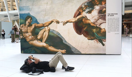 Die Künstler der Renaissance stellten den Menschen in den Mittel...