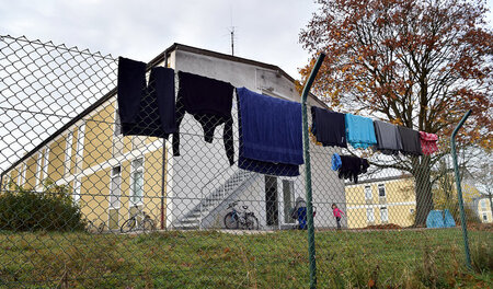 Aus diesem »Rückführungszentrum« in einer ehemaligen Kaserne im ...