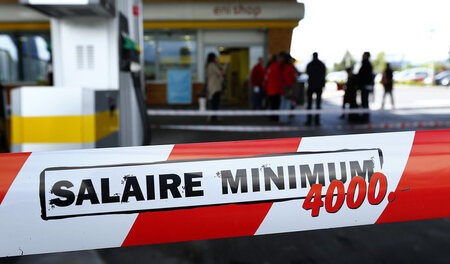 Im Mai 2014 wurde über die Mindestlohninitiative der Schweizer G... Im Mai 2014 wurde über die Mindestlohninitiative der Schweizer G...