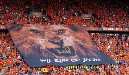 Angriffslustig: Die »Oranje Leeuwinnen« (Oranje-Löwinnen) überze... Angriffslustig: Die »Oranje Leeuwinnen« (Oranje-Löwinnen) überze...