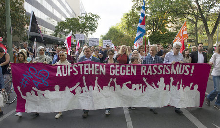 Das Bündnis »Aufstehen gegen Rassismus« veranstaltet nicht nur D... Das Bündnis »Aufstehen gegen Rassismus« veranstaltet nicht nur D...