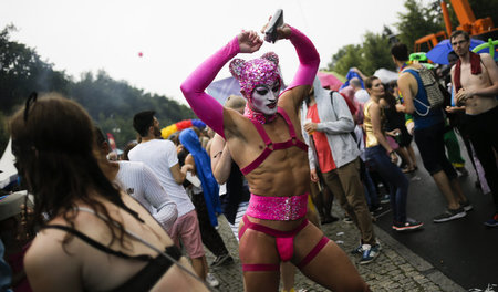 Gay-Pride-Parade am 22. Juli in Berlin: Solch unmännliches Treib... Gay-Pride-Parade am 22. Juli in Berlin: Solch unmännliches Treib...
