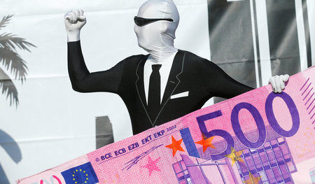 Den Finanzkonzernen auf die Finger schauen: ATTAC-Aktion zur Hau... Den Finanzkonzernen auf die Finger schauen: ATTAC-Aktion zur Hau...
