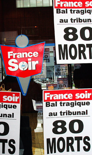 Streikplakate am Haupteingang von France Soir