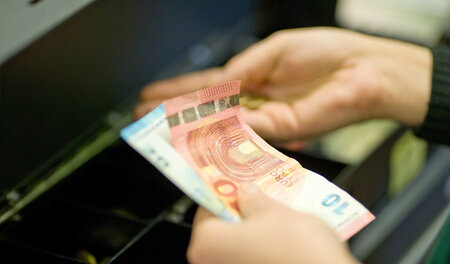 Mehr Geld in der privaten Kasse: Die Beschäftigten im bayerische... Mehr Geld in der privaten Kasse: Die Beschäftigten im bayerische...
