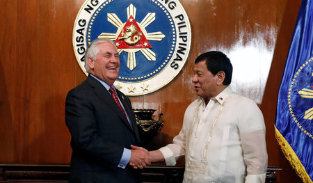 Der philippinische Präsident Rodrigo Duterte mit US-Außenministe... Der philippinische Präsident Rodrigo Duterte mit US-Außenministe...