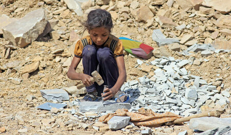 Kinderarbeit ist in Indien noch weit verbreitet: Steinbruch im U... Kinderarbeit ist in Indien noch weit verbreitet: Steinbruch im U...