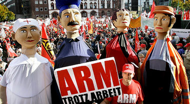 Protest gegen Niedriglöhne und Sozialabbau: Demo in Dortmund (21...