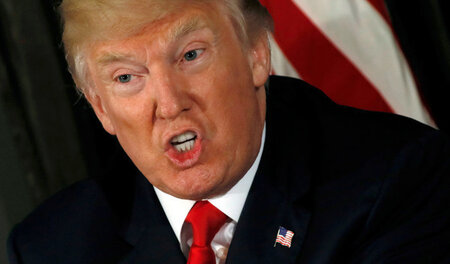 Hasstiraden aus dem Golfclub: US-Präsident Donald Trump am Diens... Hasstiraden aus dem Golfclub: US-Präsident Donald Trump am Diens...