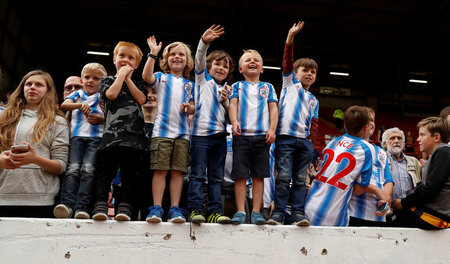 Endlich bei den Großen: Huddersfield spielt nach 45 Jahren wiede...