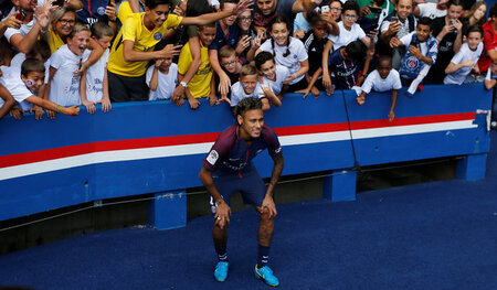 Alles, nur kein »Deutsches Würstchen«: 222-Millionen-Mann Neymar Alles, nur kein »Deutsches Würstchen«: 222-Millionen-Mann Neymar