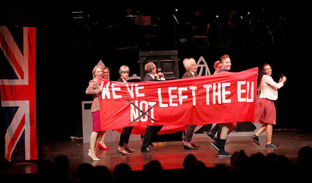 Mittlerweile gibt es sogar das: »Brexit – The Musical« (Edinburg... Mittlerweile gibt es sogar das: »Brexit – The Musical« (Edinburg...