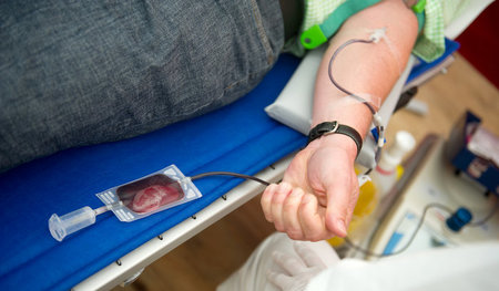 Zukünftig sollen auch schwule und bisexuelle Männer Blut spenden...