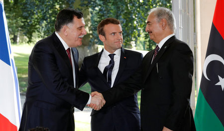 Partner in Crime – der französische Präsident Emmanuel Macron em...