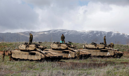 Israelische Soldaten auf den annektierten Golanhöhen Israelische Soldaten auf den annektierten Golanhöhen