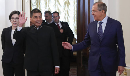 Der russische Außenminister Sergej Lawrow (rechts) und sein boli... Der russische Außenminister Sergej Lawrow (rechts) und sein boli...