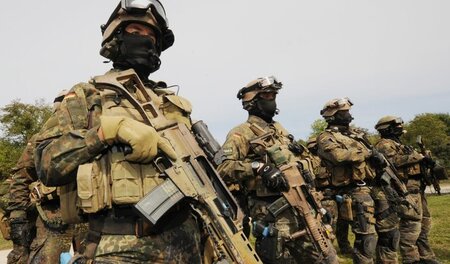 »Kronjuwelen der Bundeswehr« – wird das mutmaßlich verfassungsfe... »Kronjuwelen der Bundeswehr« – wird das mutmaßlich verfassungsfe...