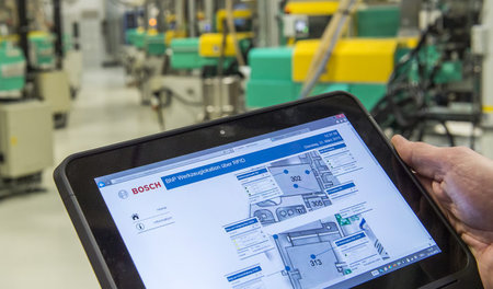 Digitalisierung führt zur Steigerung der Produktivität. Zu Gunst... Digitalisierung führt zur Steigerung der Produktivität. Zu Gunst...