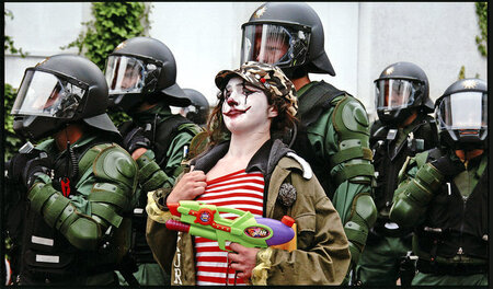 Andreas Bock: »Rebel Clown Army«, aufgenommen am 2. Juni 2007 be...