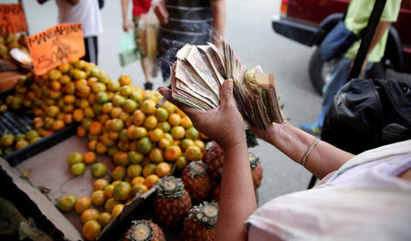 Viel Papier: In Venezuela galoppiert die Inflation, die Unzufrie...
