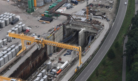 Nicht tief genug gefrorener Boden? Baustelle Bahntunnel Rastatt