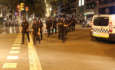 Höchste Alarmstufe: Angehörige der »Mossos d&#039;Esquadra«, der...