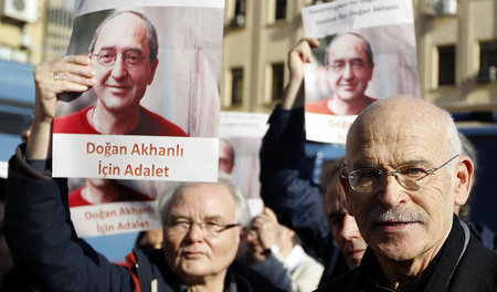 Solidarität mit Dogan Akhanli: Demonstration – mit Günther Wallr...