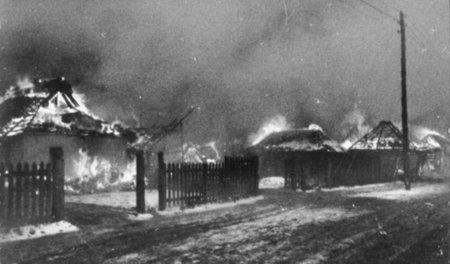 Solche und schlimmere Bilder kommen nicht vor: Brennendes Dorf i... Solche und schlimmere Bilder kommen nicht vor: Brennendes Dorf i...