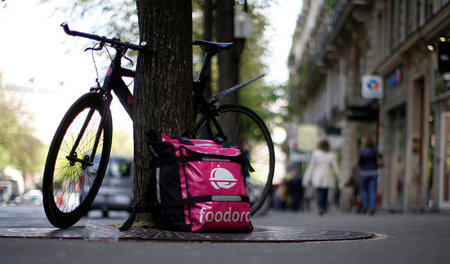 Ausrüstung eines Foodora-Beschäftigten (Paris, 6. April) Ausrüstung eines Foodora-Beschäftigten (Paris, 6. April)