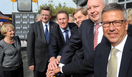 Minister und Investoren bei der Einweihung der A1 (11. Oktober 2...