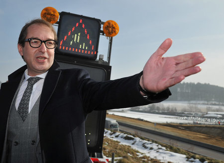 Weist Investoren den Weg: Bundesverkehrsminister Alexander Dobri... Weist Investoren den Weg: Bundesverkehrsminister Alexander Dobri...